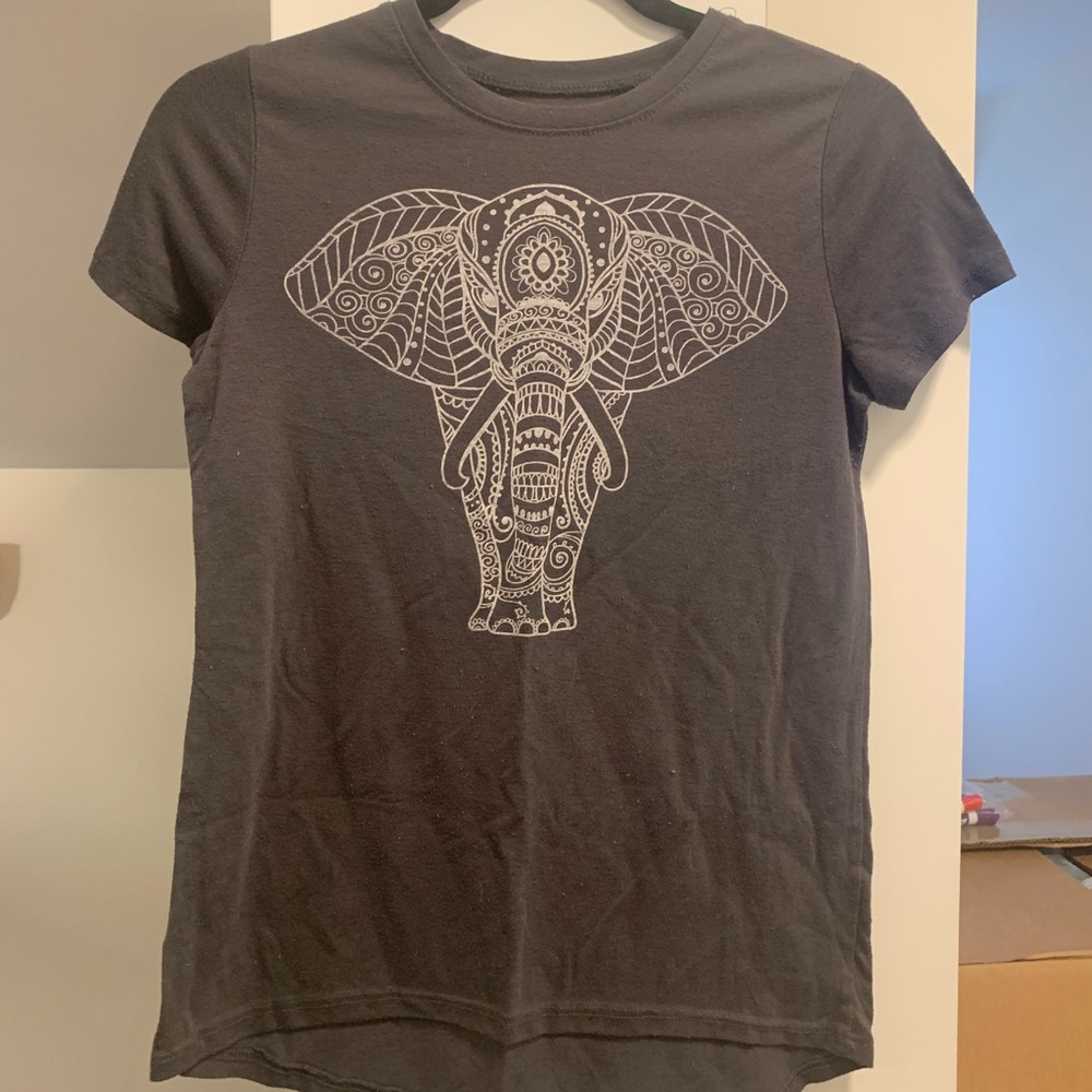 Elephant design tee